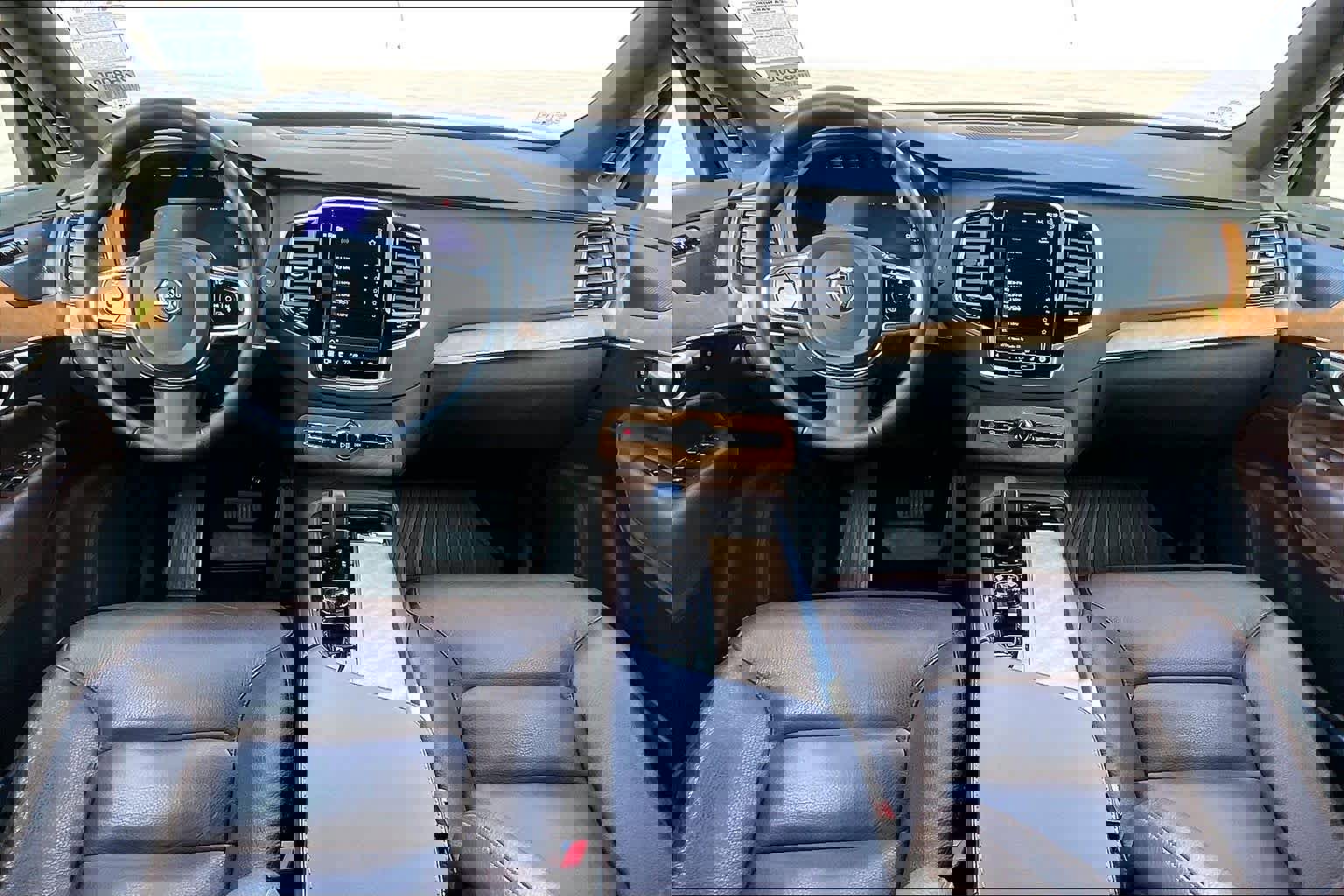 Used 2023 Volvo XC90 T8 Plus w/ Protection Package Premier image 18