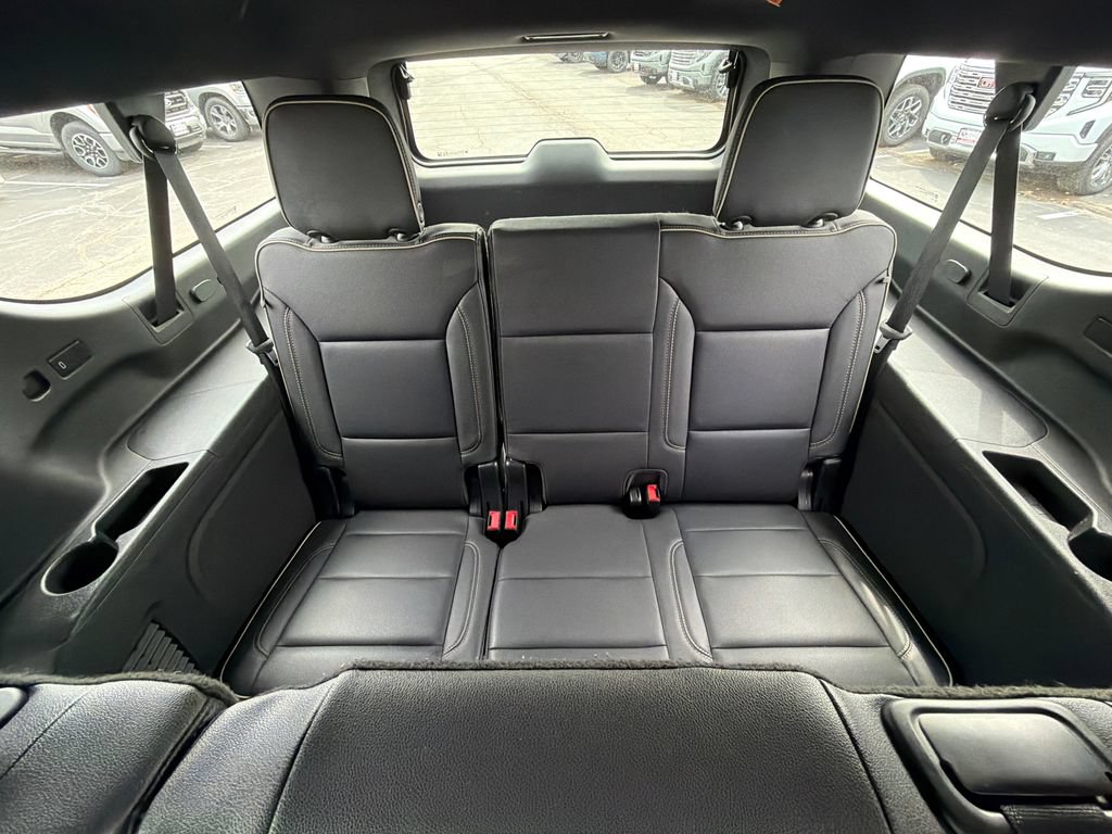 Used 2023 GMC Yukon XL SLT AWD/4WD image 16