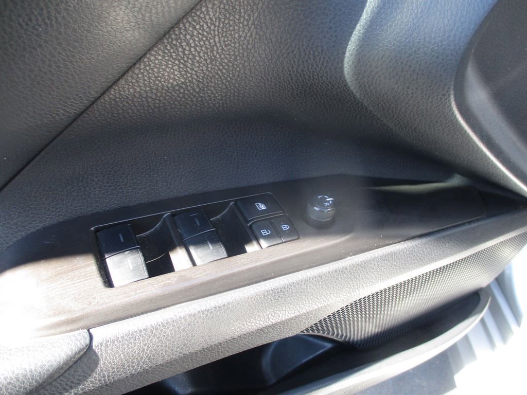 Used 2024 Toyota Camry SE w/ Cold Weather Package image 18