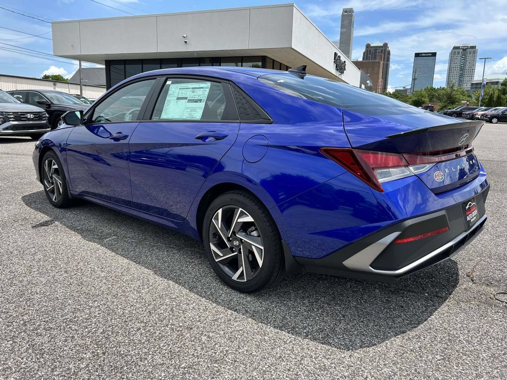 Certified 2025 Hyundai Elantra Sport FWD image 4
