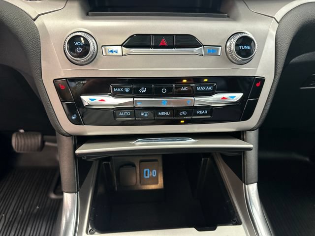 Used 2023 Ford Explorer XLT w/ Equipment Group 202A AWD/4WD image 34