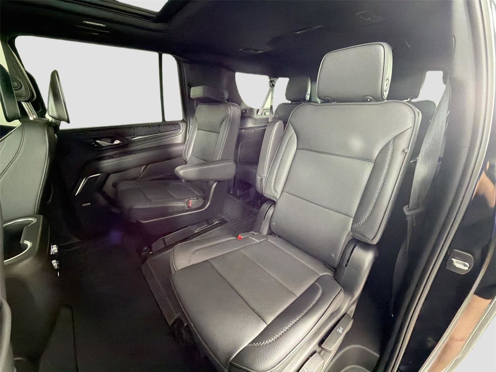 Used 2024 GMC Yukon XL Denali w/ Advanced Technology Package AWD/4WD image 25