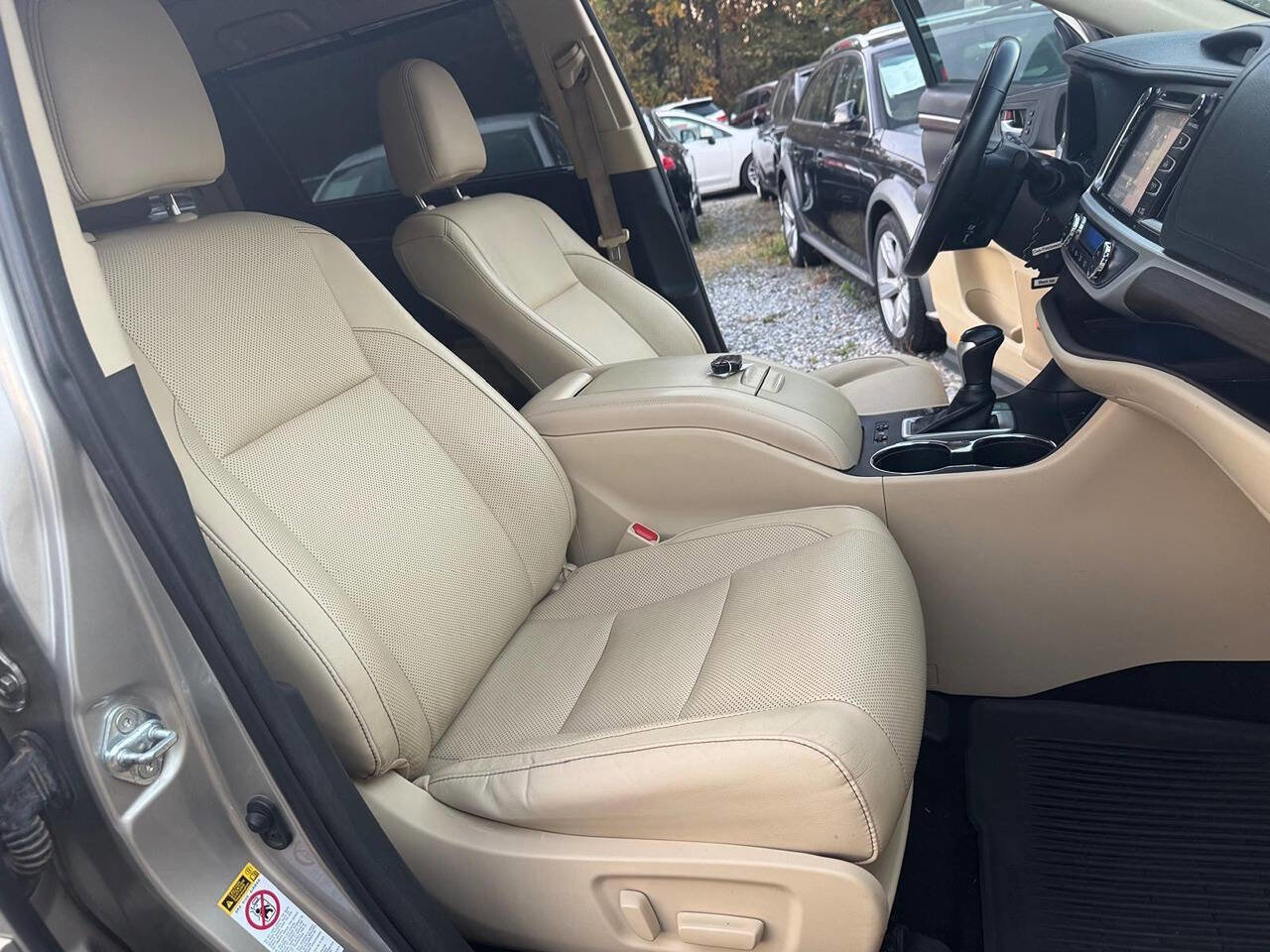 Used 2015 Toyota Highlander Limited Platinum image 30