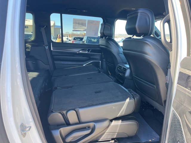 Used 2024 Jeep Wagoneer L Series II w/ Flexible Seating Group image 46