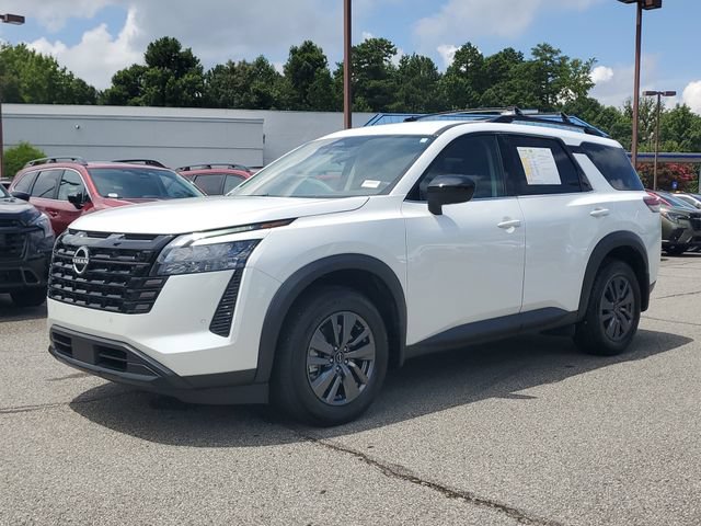 Used 2026 Nissan Pathfinder SV FWD image 3