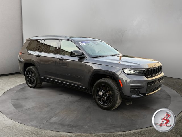 Used 2024 Jeep Grand Cherokee L Laredo image 1