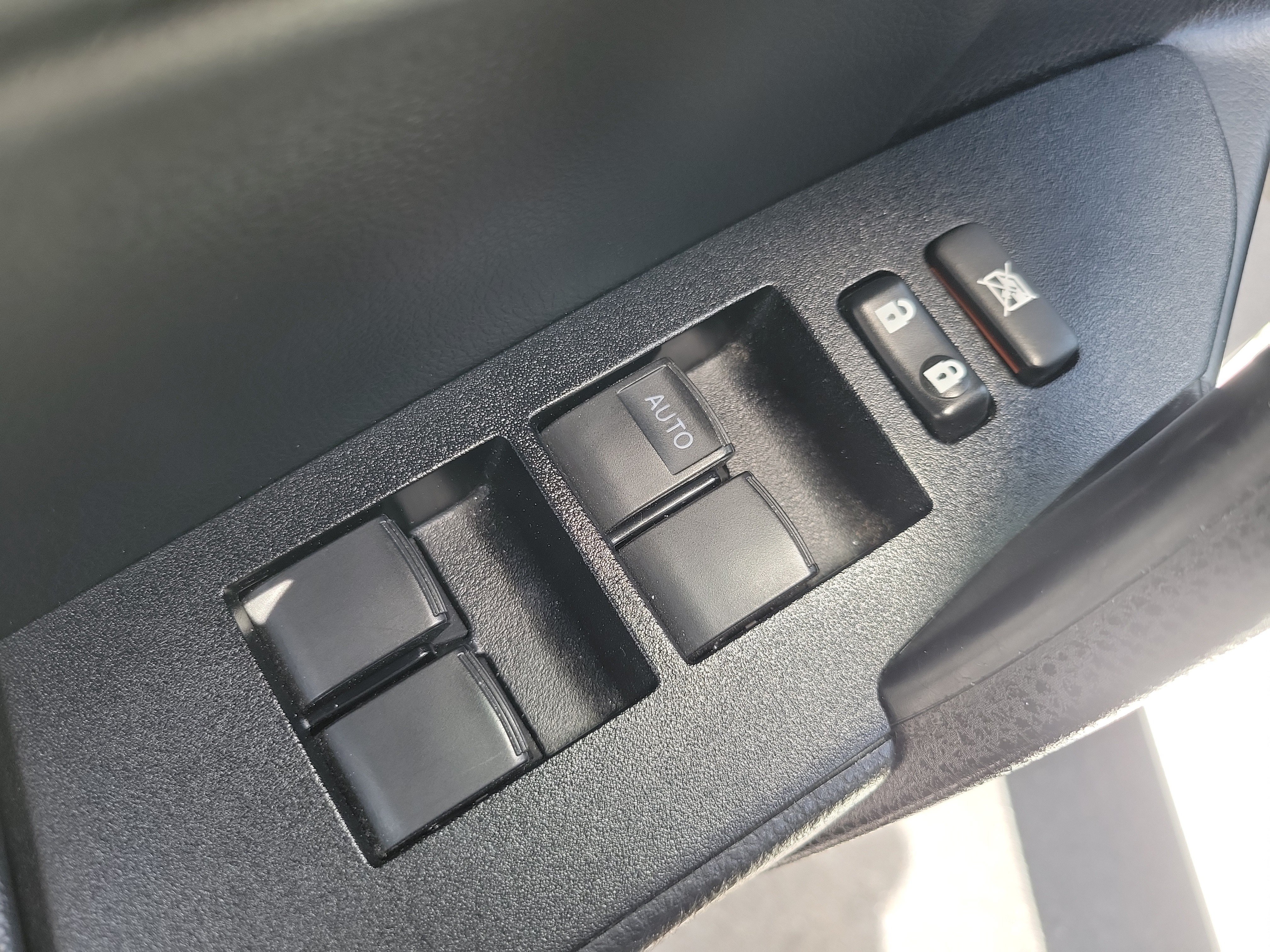 Used 2015 Toyota Corolla S FWD image 17