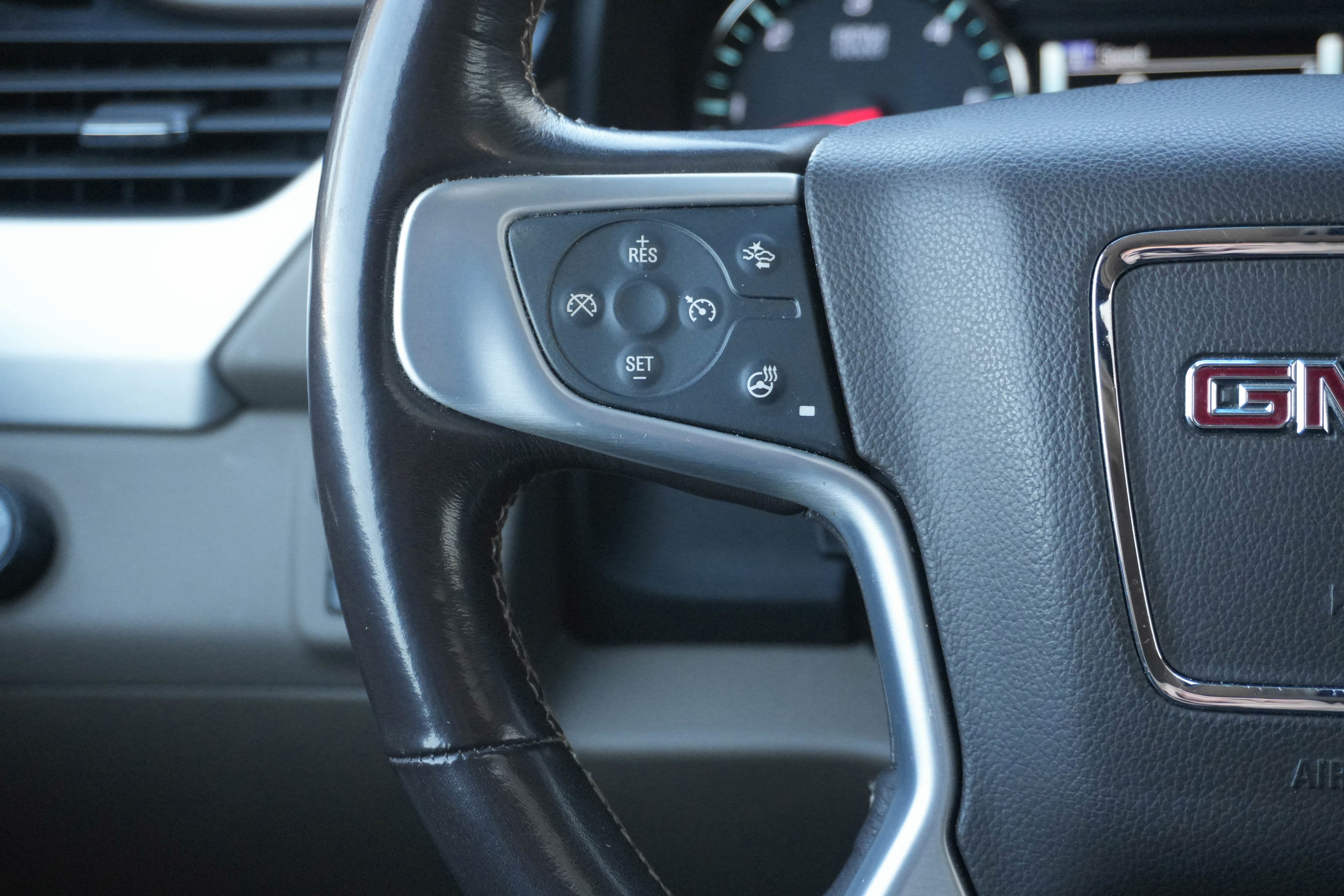 Used 2019 GMC Yukon SLT w/ Graphite Edition image 16