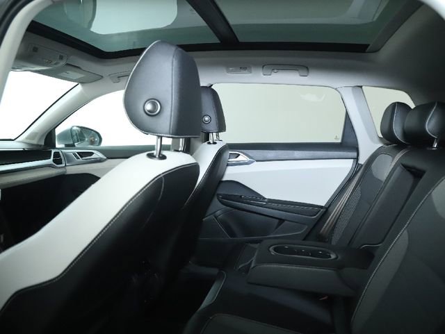 Used 2025 Volkswagen Taos SE FWD image 15