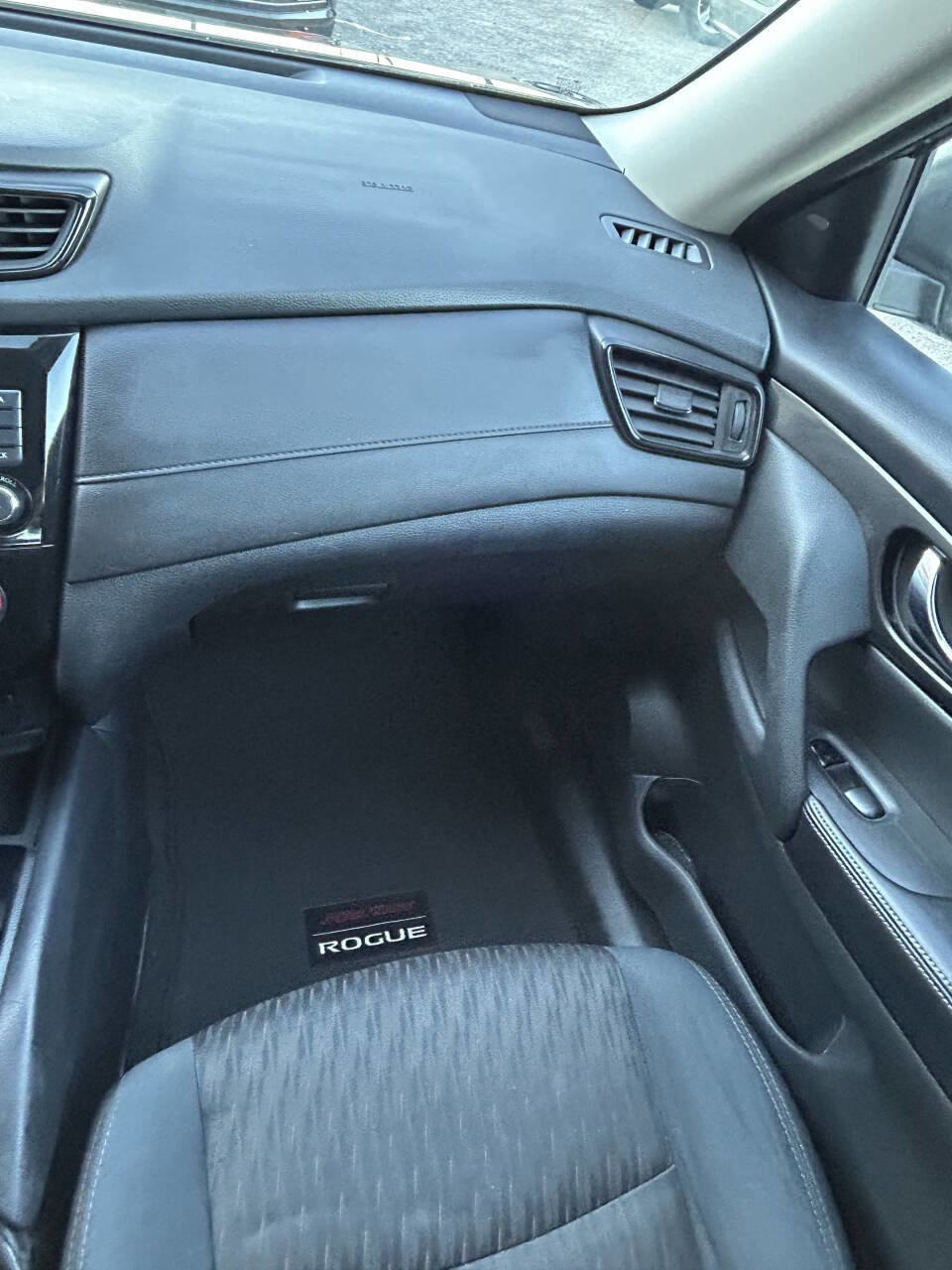 Used 2018 Nissan Rogue S image 10