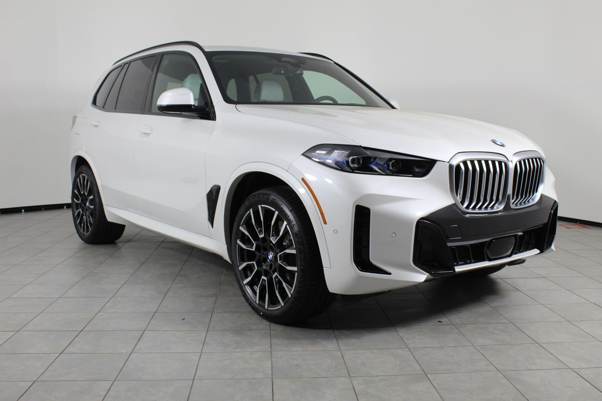 Used 2026 BMW X5 xDrive40i w/ M Sport Package AWD/4WD image 7