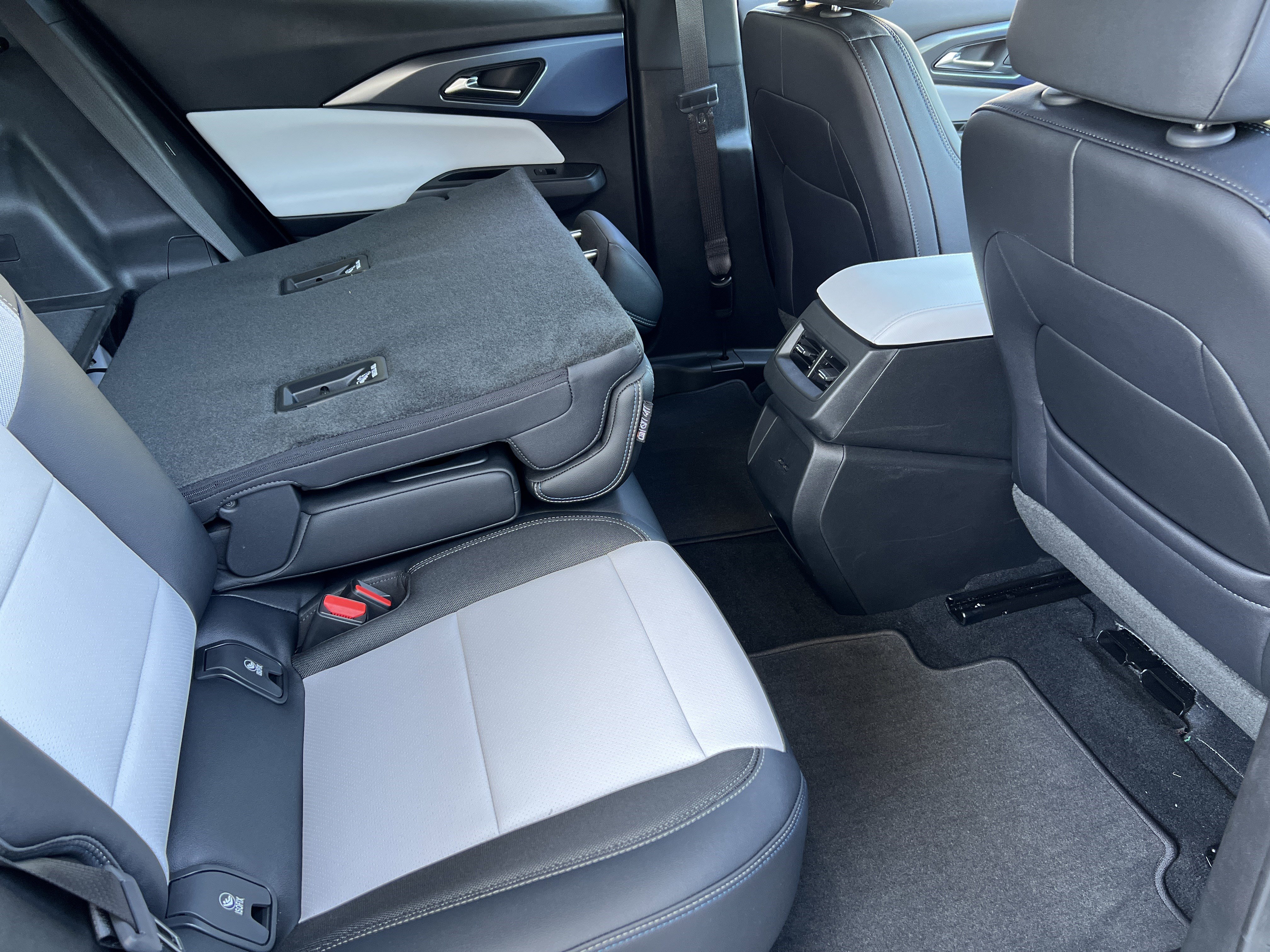 New 2026 Chevrolet Equinox EV LT FWD image 21