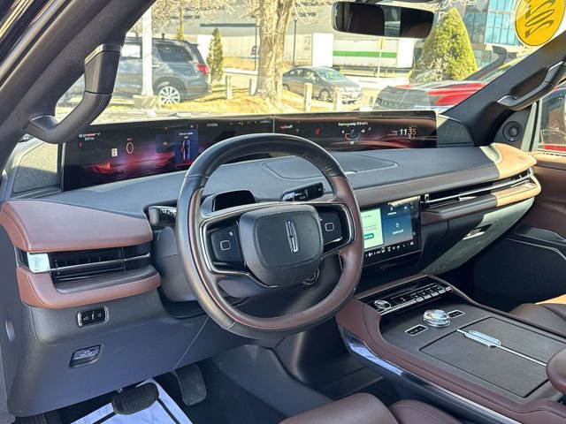 Used 2025 Lincoln Navigator Reserve image 21