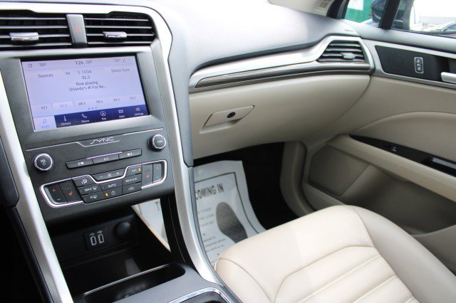 Used 2020 Ford Fusion SEL image 26