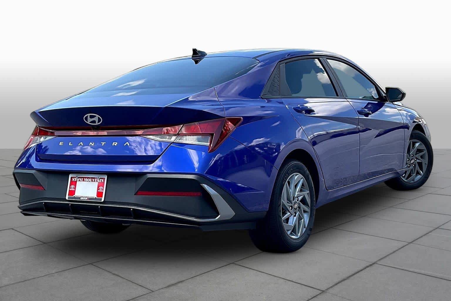 Used 2024 Hyundai Elantra SEL FWD image 13