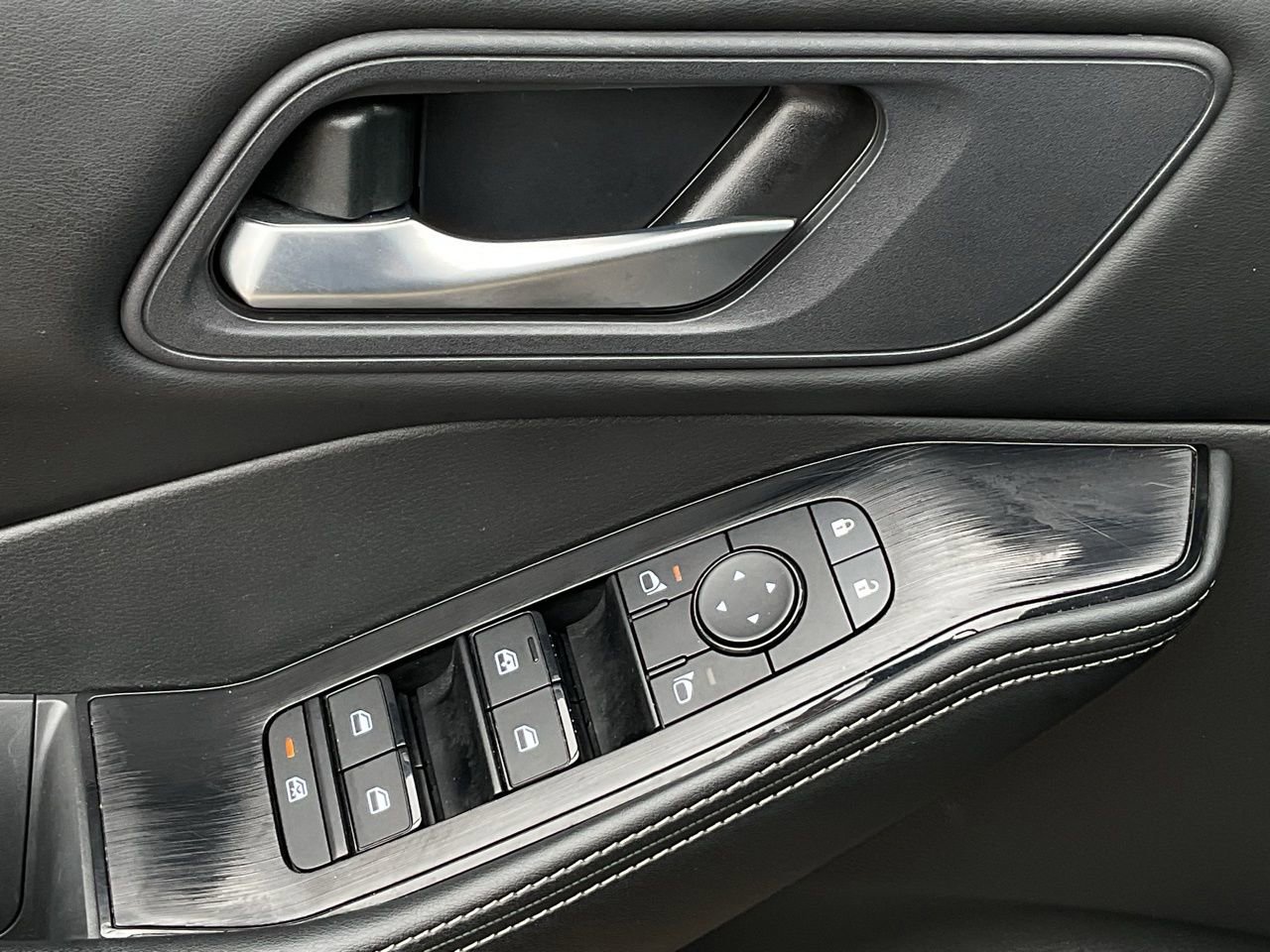 Used 2025 Nissan Rogue SV FWD image 13