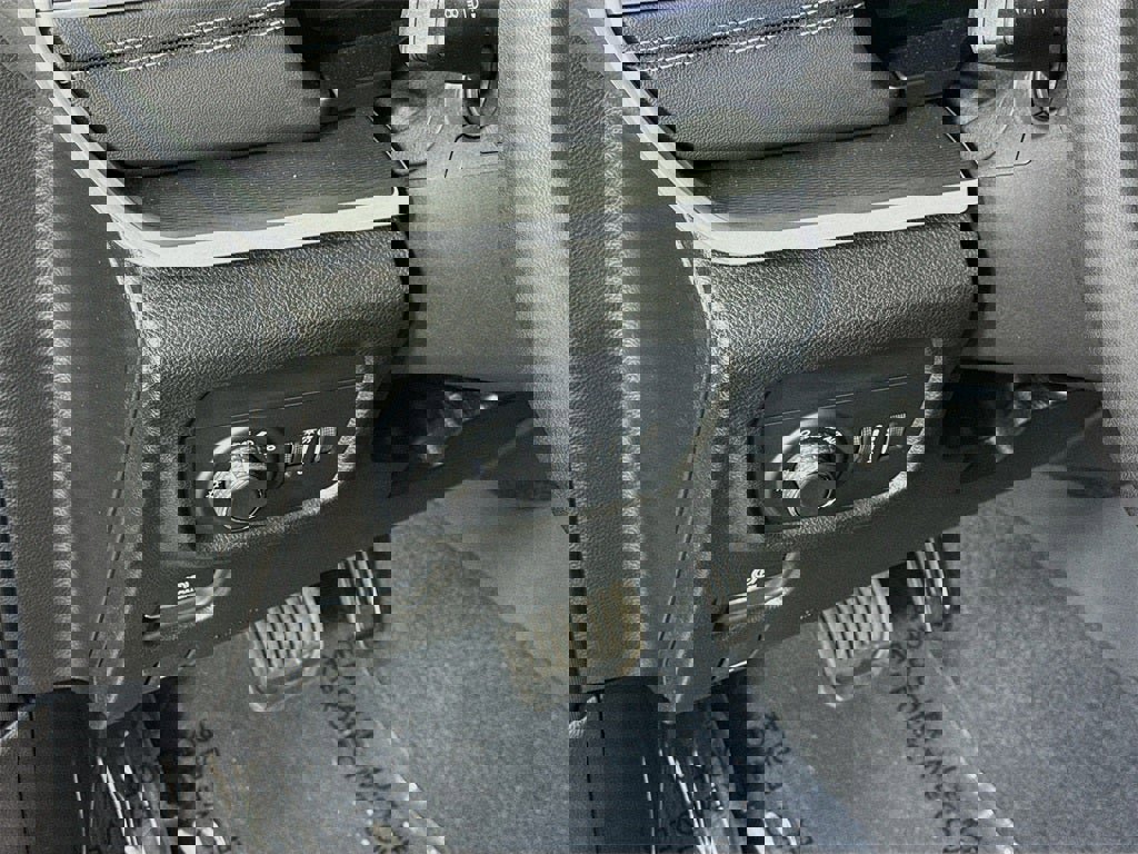 New 2025 Jeep Grand Cherokee L Altitude image 5