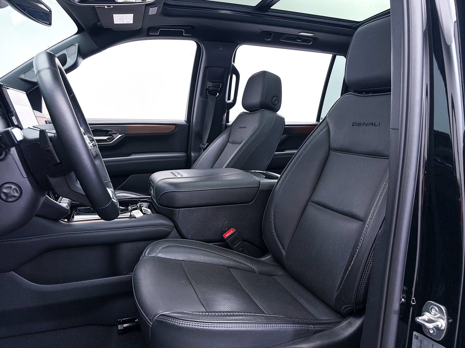 Used 2025 GMC Yukon XL Denali w/ Sun & Power Step Package AWD/4WD image 21