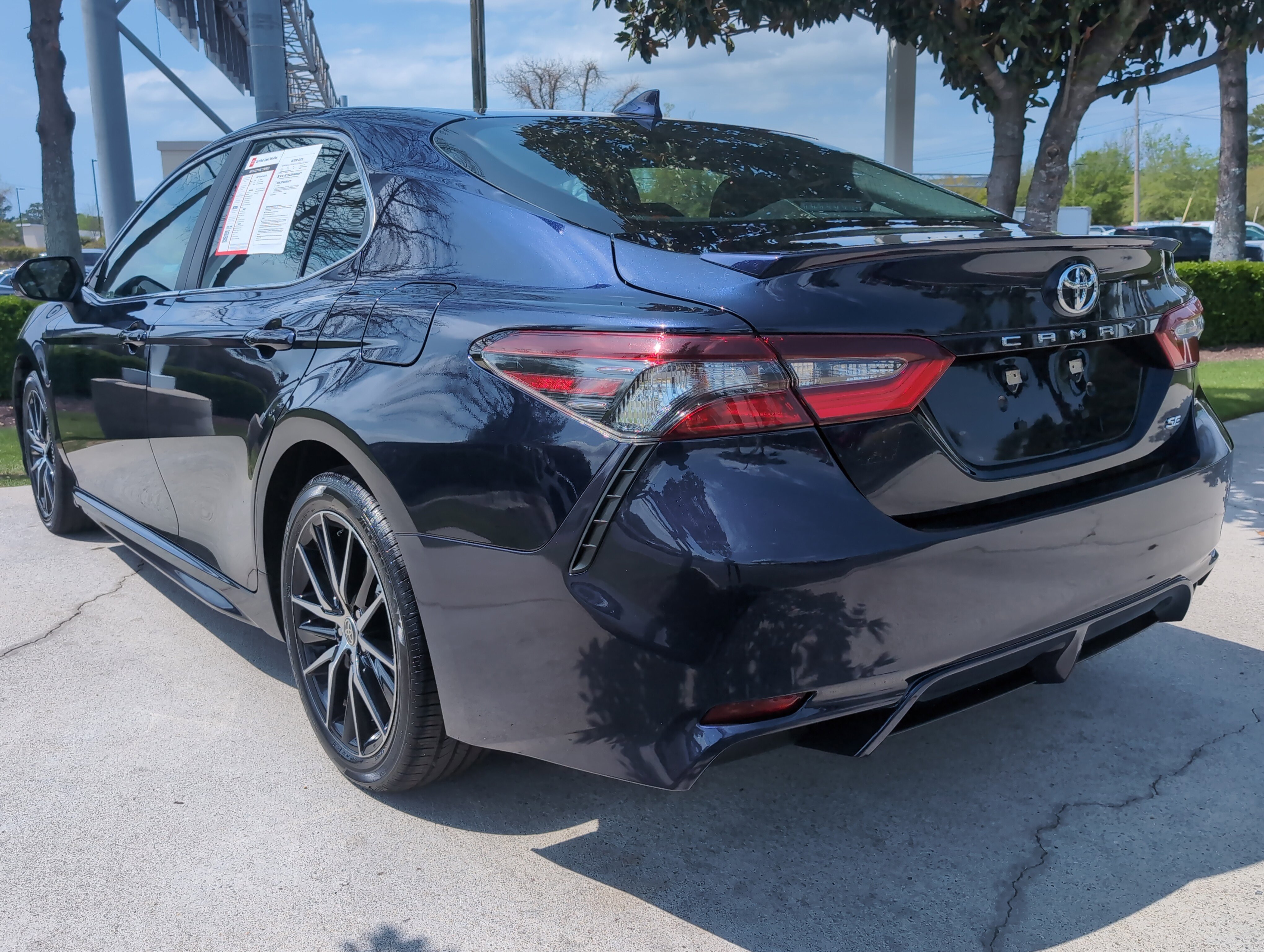 Certified 2022 Toyota Camry SE FWD image 9