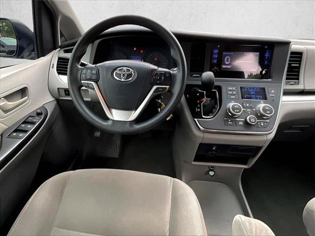 Used 2017 Toyota Sienna L FWD image 7