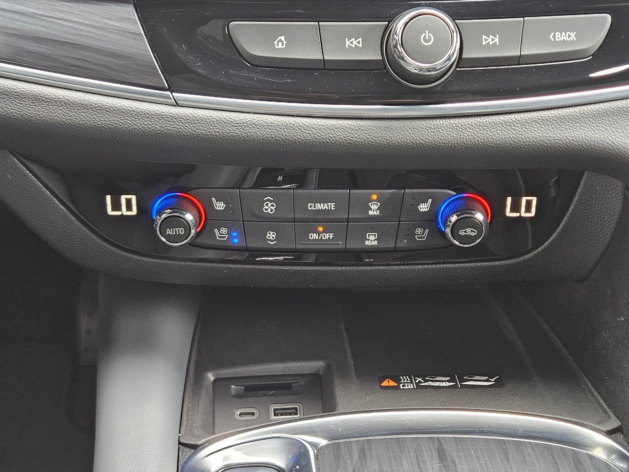 Used 2024 Buick Enclave Premium image 13