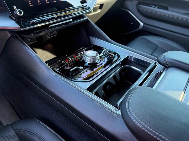 Used 2024 Jeep Wagoneer L Series II w/ Convenience Group I image 27