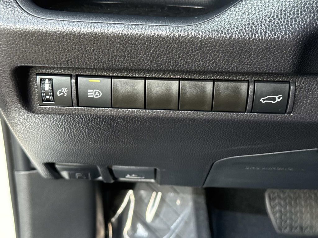 Used 2025 Toyota RAV4 XLE Premium image 41