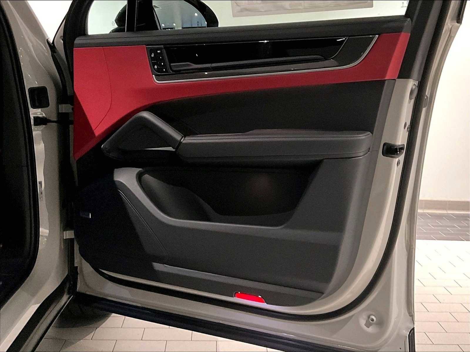 New 2026 Porsche Cayenne E-Hybrid image 25