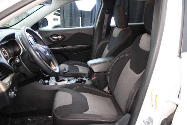 Used 2014 Jeep Cherokee Latitude w/ Cold Weather Group AWD/4WD image 11