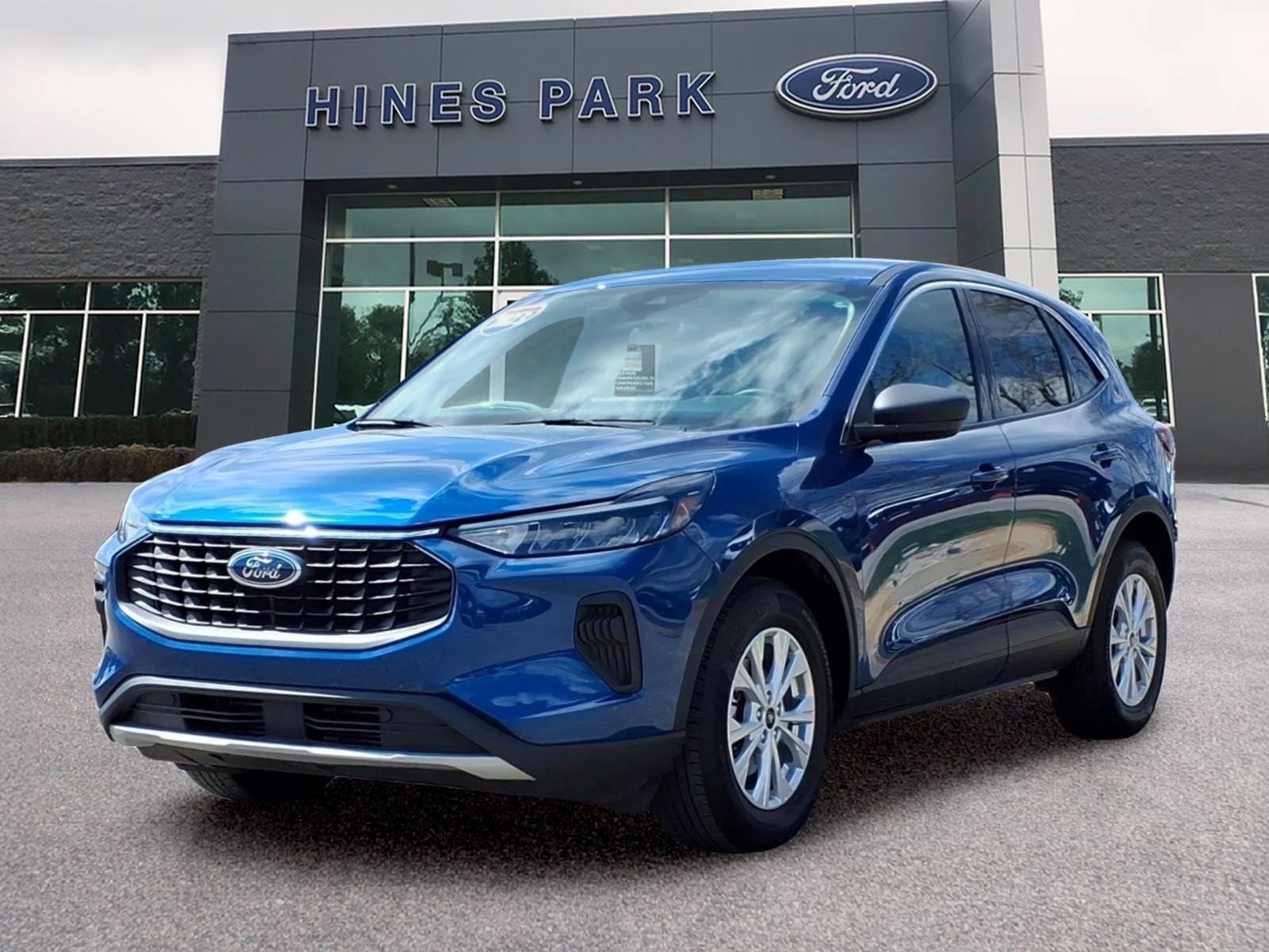 Used 2023 Ford Escape Active w/ Tech Pack #1 AWD/4WD image 3