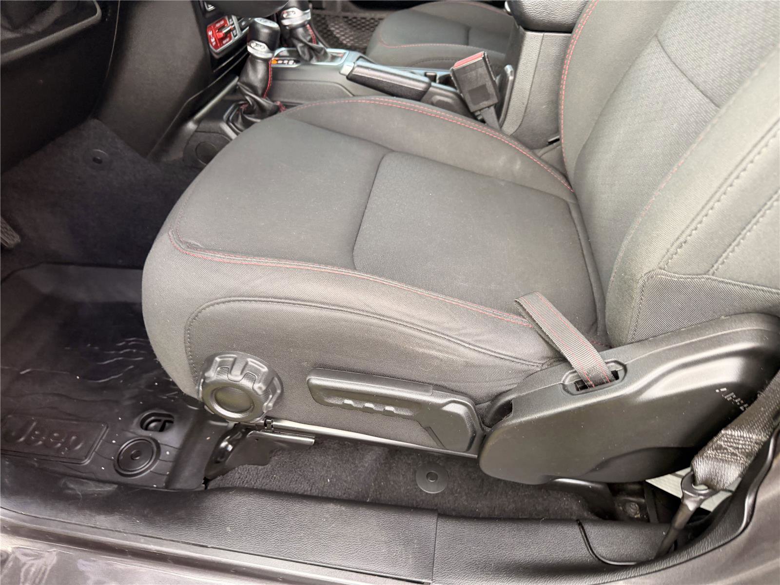 Used 2021 Jeep Wrangler Unlimited Rubicon image 12