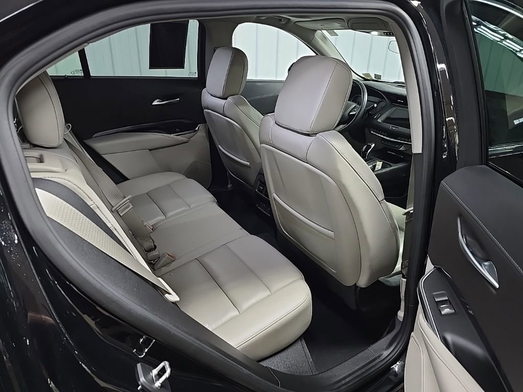 Used 2023 Cadillac XT4 Luxury w/ Cold Weather Package image 18