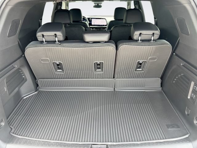 Used 2026 Chevrolet Traverse High Country w/ LPO, Floor Liner Package AWD/4WD image 26