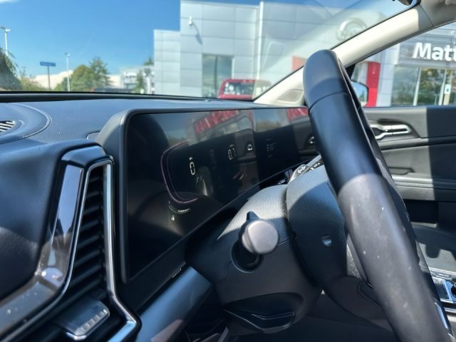 Used 2024 Kia Sportage EX AWD/4WD image 15