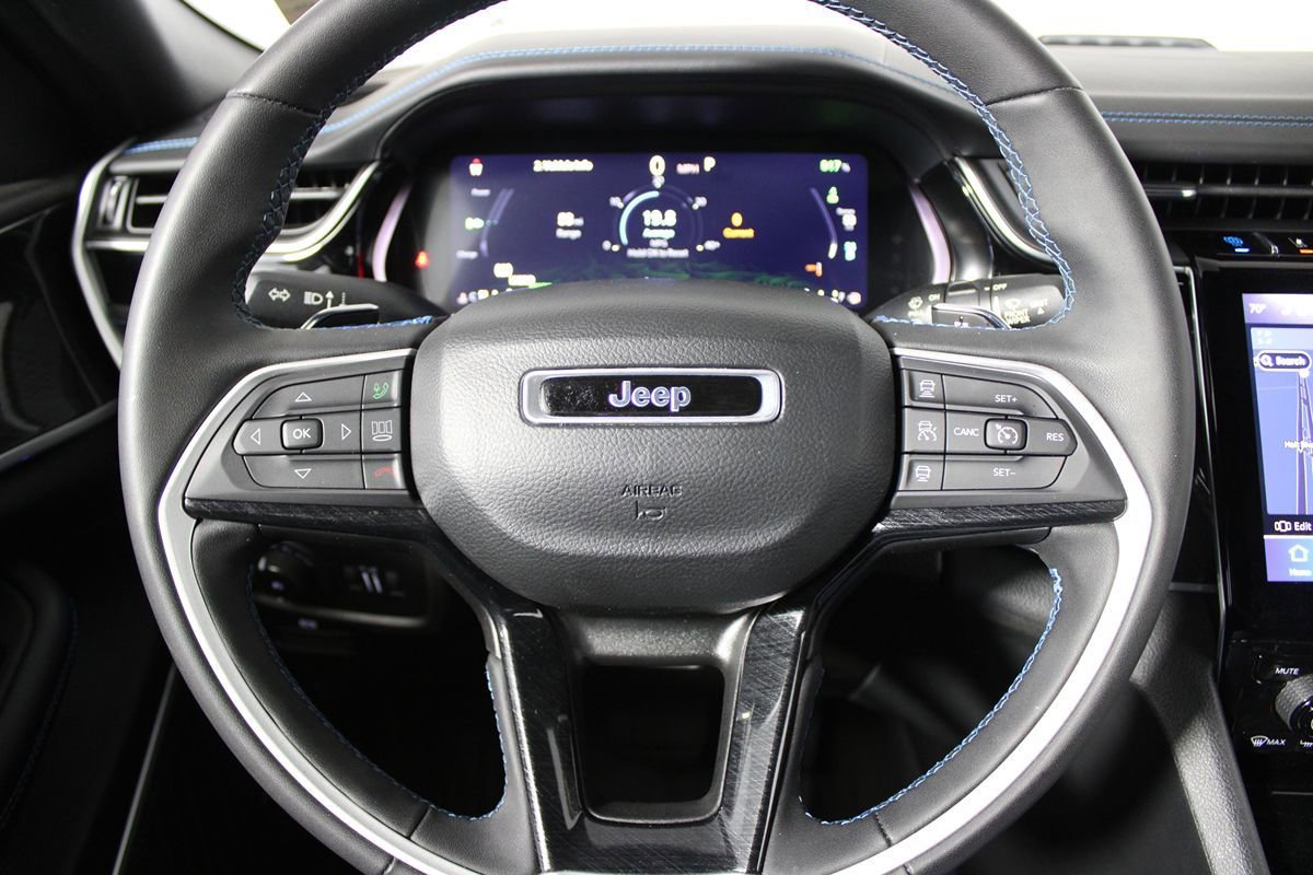 Used 2022 Jeep Grand Cherokee Trailhawk AWD/4WD image 16