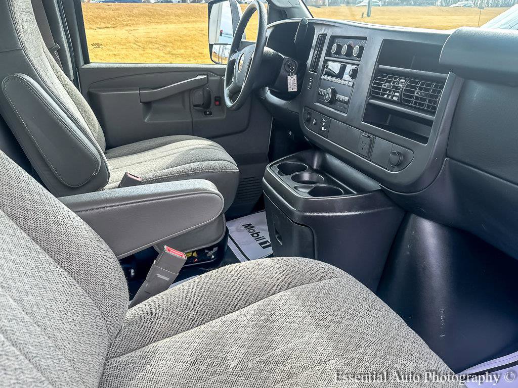 Used 2018 Chevrolet Express 3500 w/ Power Convenience Package image 25