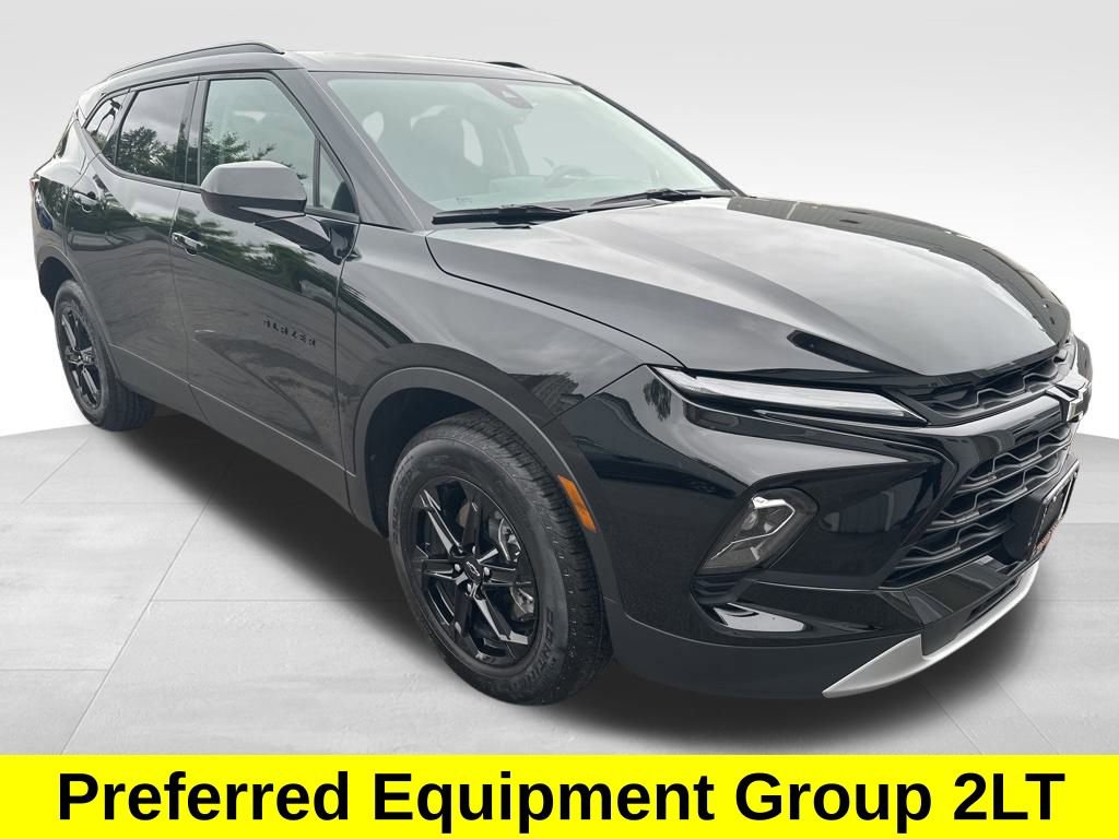 Used 2025 Chevrolet Blazer LT w/ Convenience Package image 3