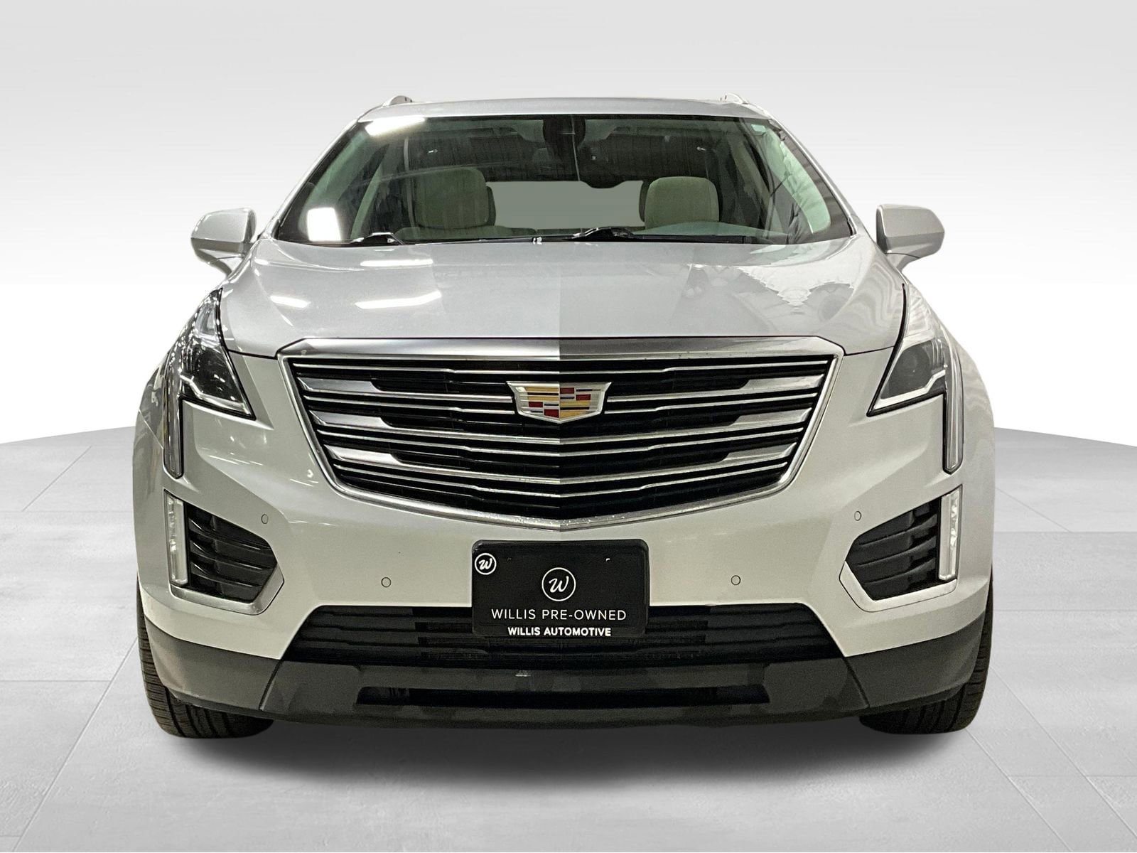 Used 2017 Cadillac XT5 Premium Luxury AWD/4WD image 2