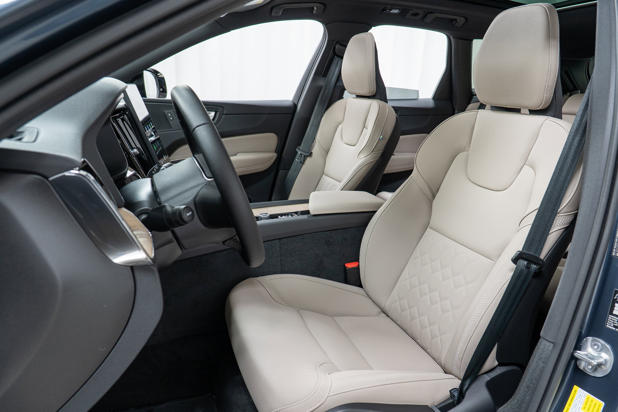 New 2026 Volvo XC60 B5 Plus w/ Climate Package image 13