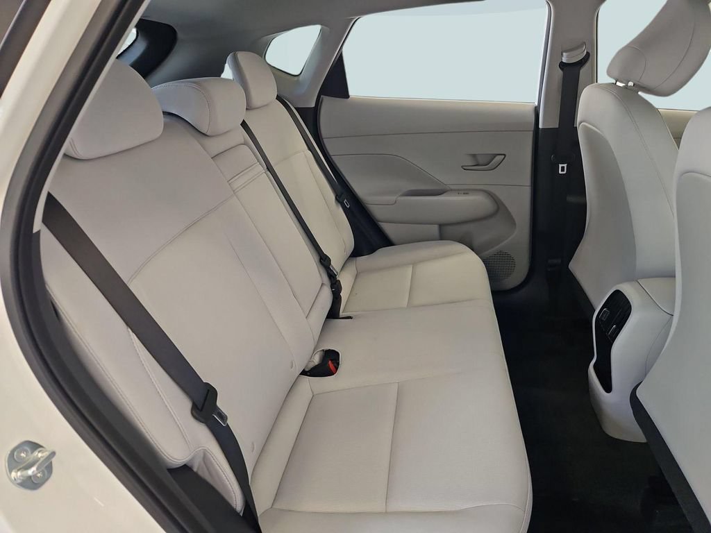 Certified 2025 Hyundai Kona SEL AWD/4WD image 27