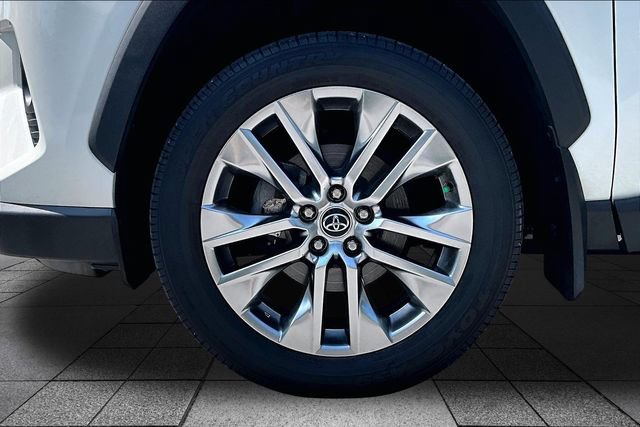 Used 2021 Toyota RAV4 XLE Premium AWD/4WD image 37