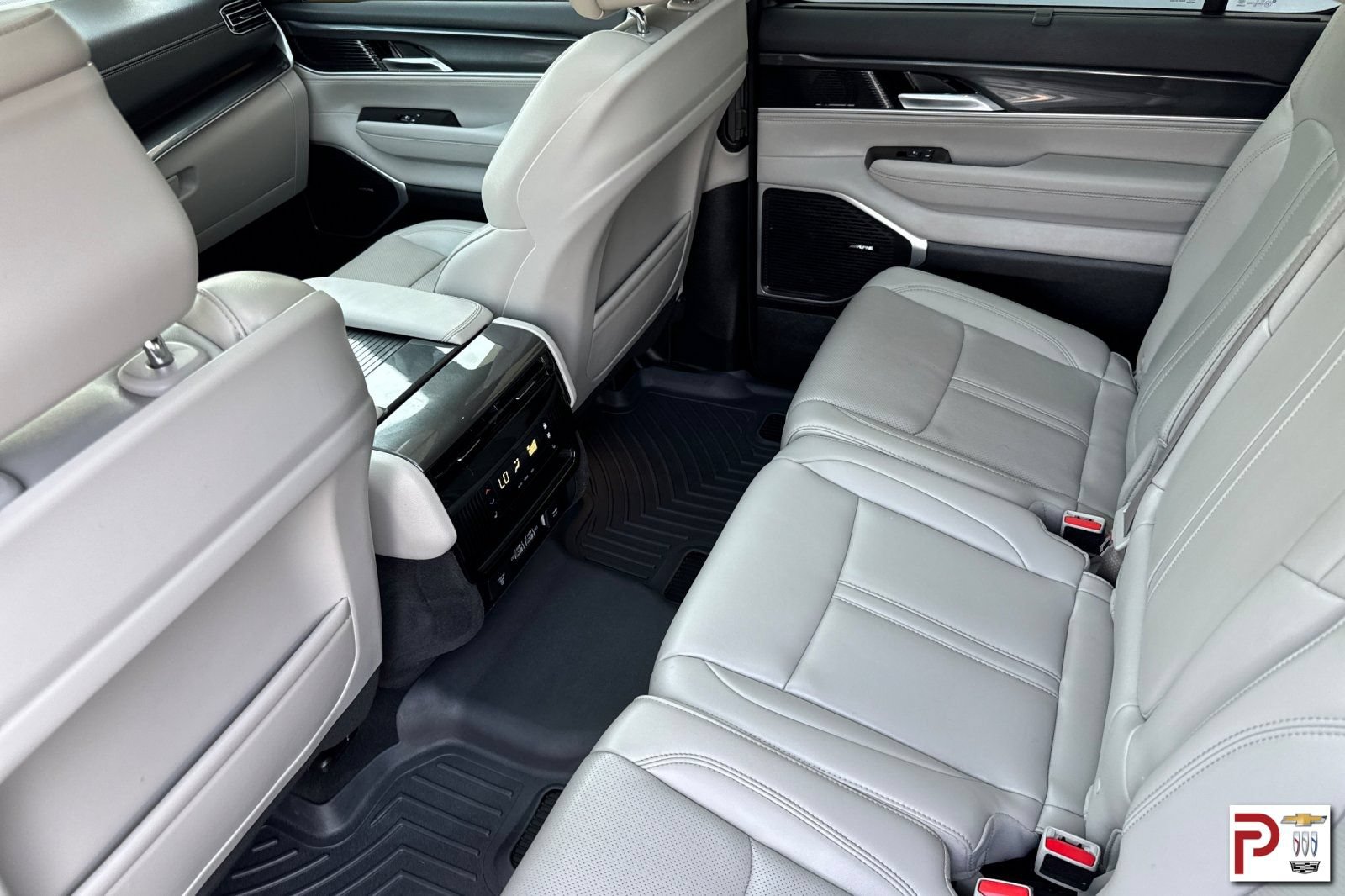 Used 2023 Jeep Wagoneer 4WD w/ Premium Group I image 14