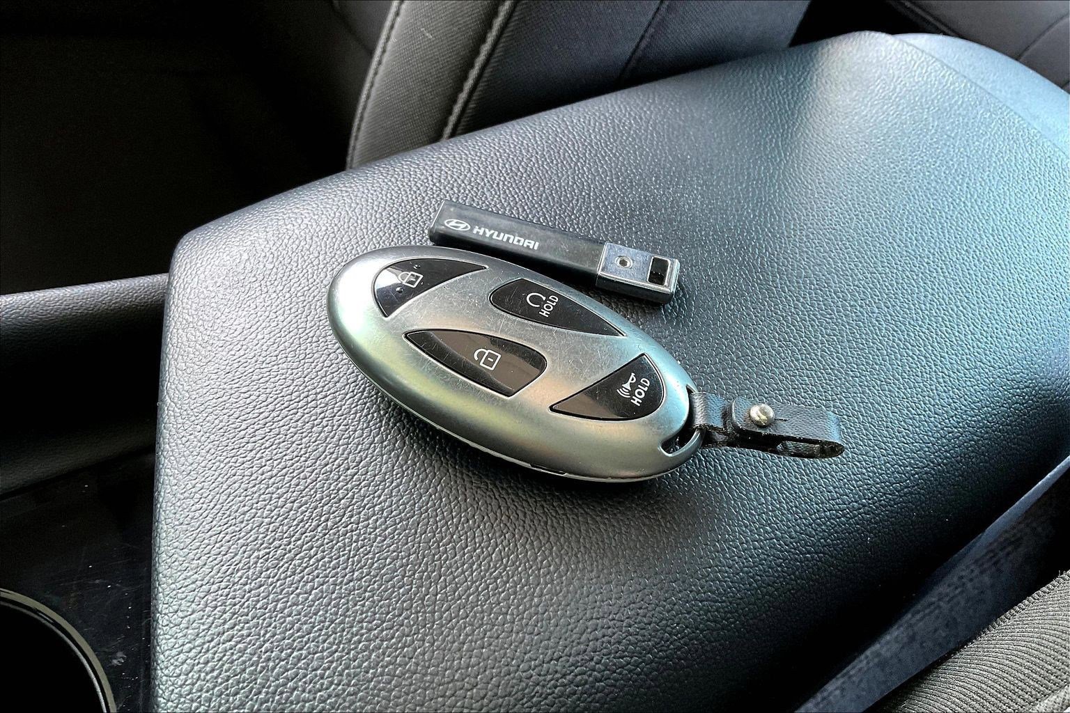 Used 2024 Hyundai Elantra SEL w/ Convenience Package FWD image 32