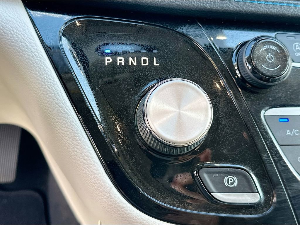 Used 2021 Chrysler Pacifica Touring-L image 16