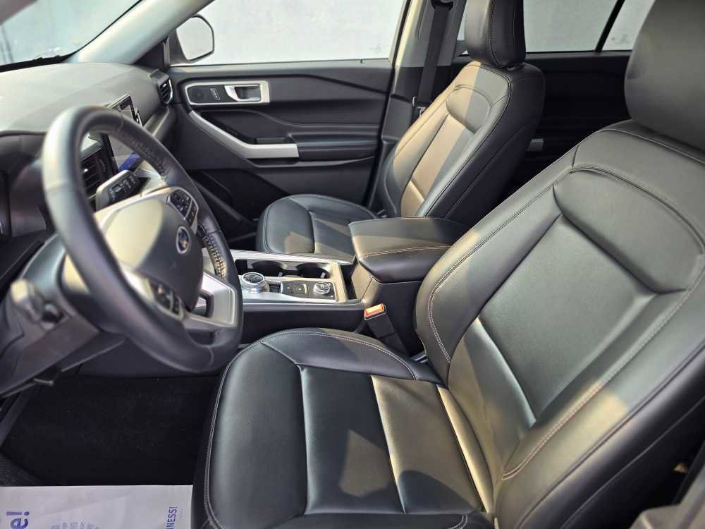 Used 2022 Ford Explorer XLT w/ Equipment Group 202A image 36