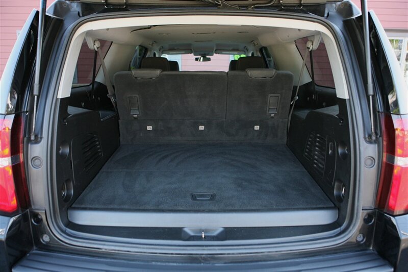 Used 2020 Chevrolet Suburban LS RWD image 15