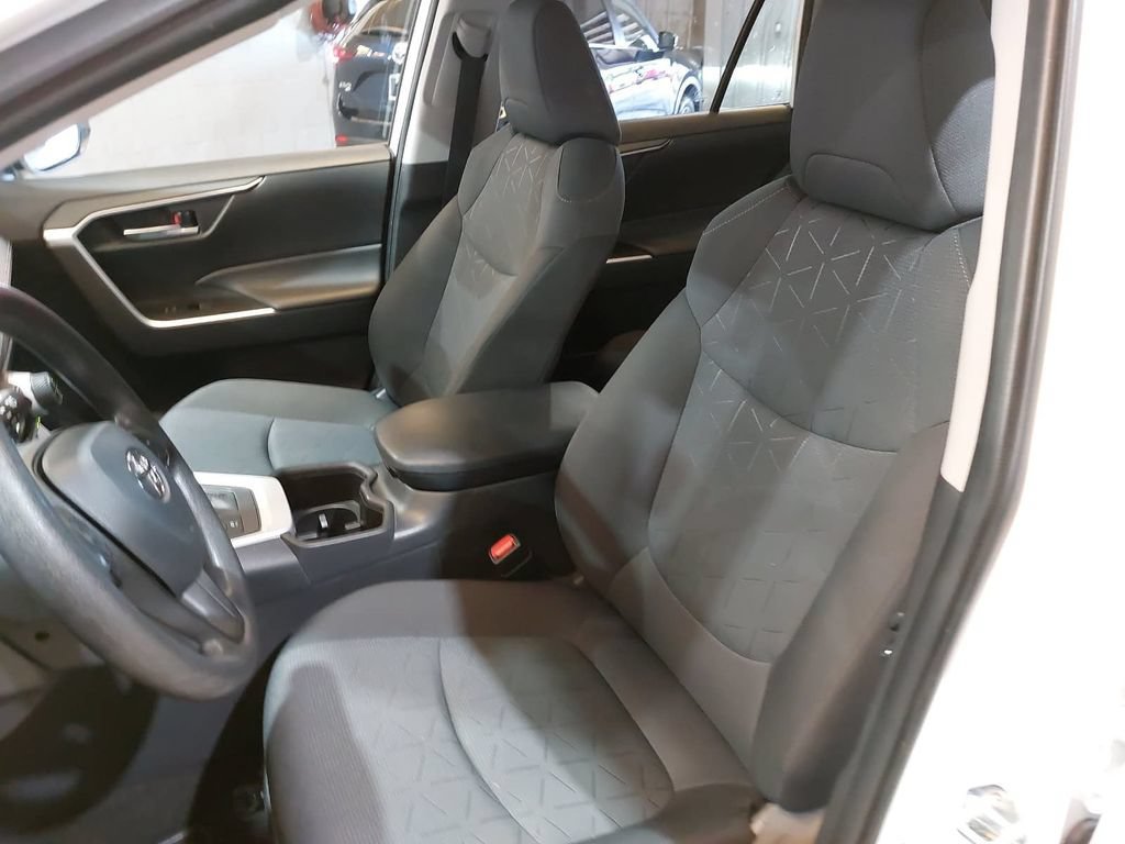Used 2025 Toyota RAV4 XLE AWD/4WD image 14