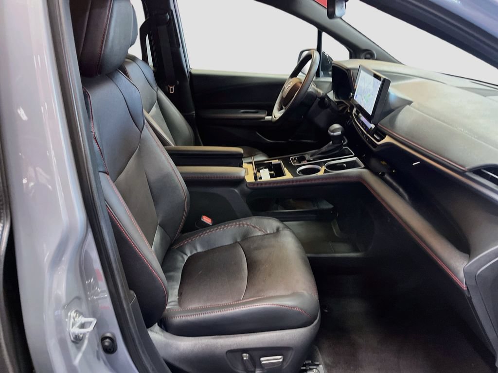 Used 2025 Toyota Sienna XSE w/ XSE Premium Package FWD image 31