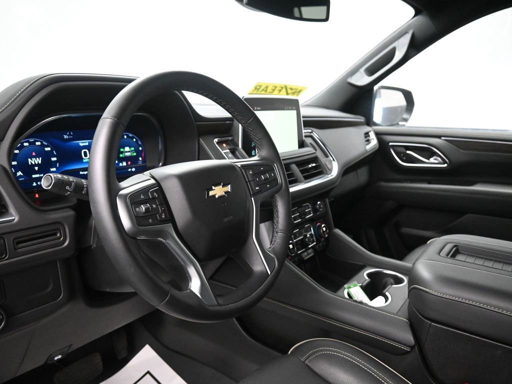 Used 2024 Chevrolet Suburban Premier image 25