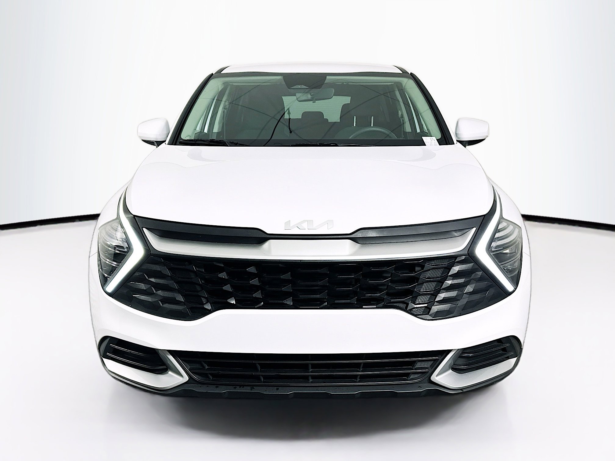 Used 2025 Kia Sportage LX image 2